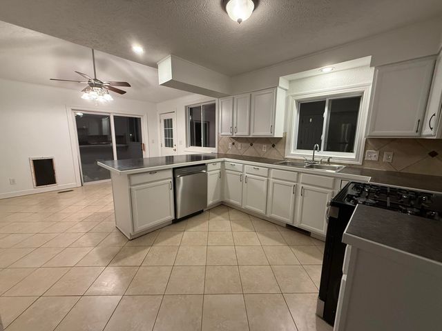 54 Maple Street, Galesburg, MI 49053