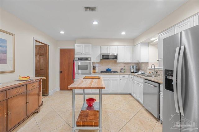 3925 Montalvo Dr, Pensacola, FL 32504