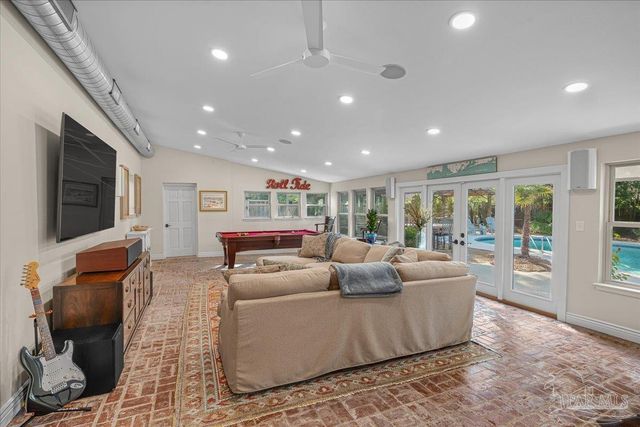 3925 Montalvo Dr, Pensacola, FL 32504