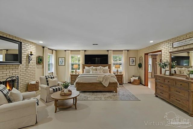 3925 Montalvo Dr, Pensacola, FL 32504