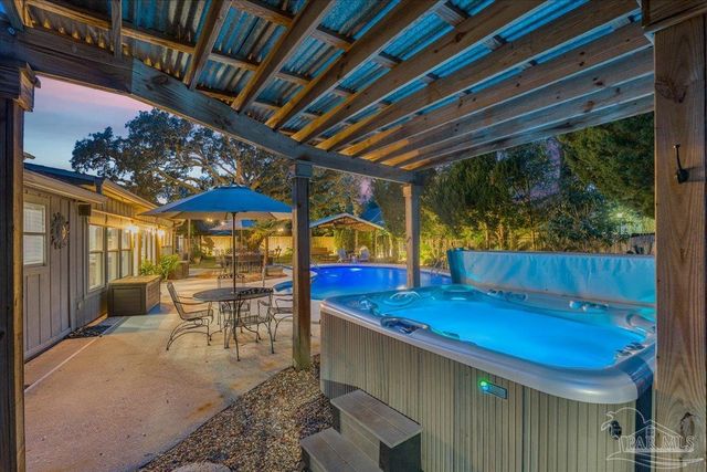 3925 Montalvo Dr, Pensacola, FL 32504