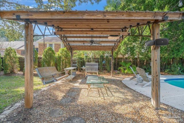 3925 Montalvo Dr, Pensacola, FL 32504