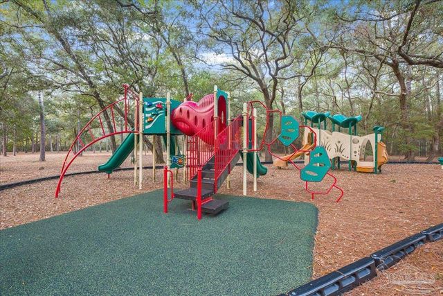 3925 Montalvo Dr, Pensacola, FL 32504