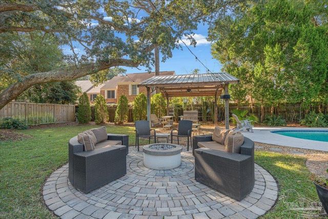 3925 Montalvo Dr, Pensacola, FL 32504