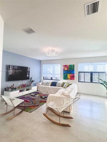 10300 NW 70th Ter 10300, Doral, FL 33178