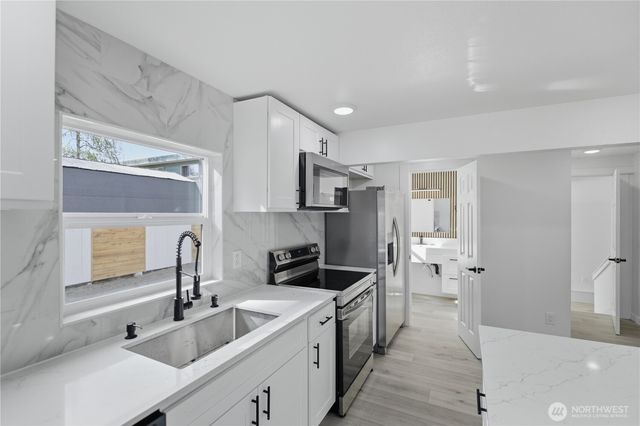 6830 S Bell Street, Tacoma, WA 98408