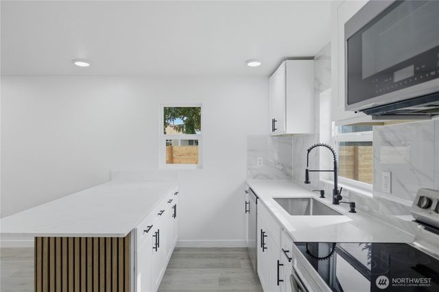 6830 S Bell Street, Tacoma, WA 98408