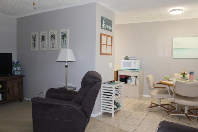 30 Lake Vista Trail 205, Port St. Lucie, FL 34952