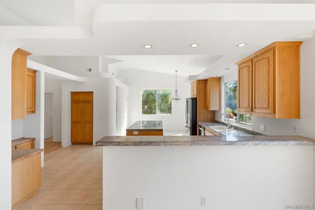 28328 Kettering Ln, Escondido, CA 92026