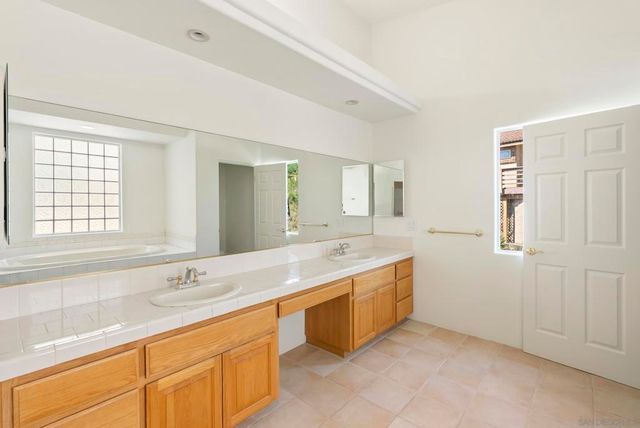 28328 Kettering Ln, Escondido, CA 92026