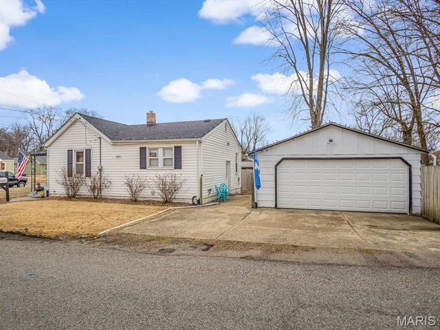 3701 Coronado Drive, Alton, IL 62002