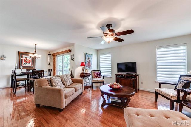 3809 Southern Manor Drive, Mehlville, MO 63125