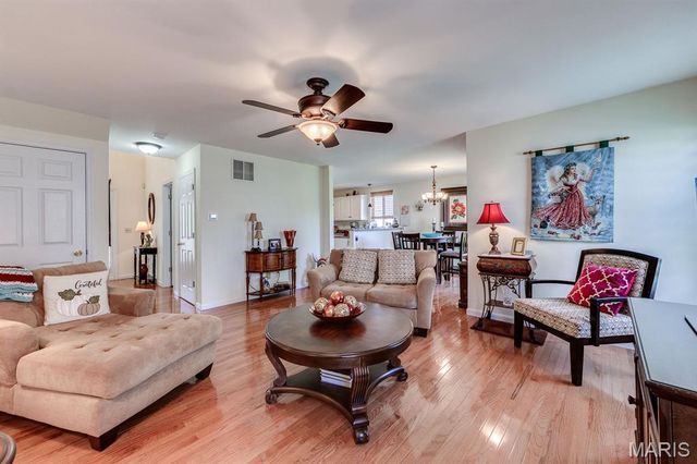 3809 Southern Manor Drive, Mehlville, MO 63125