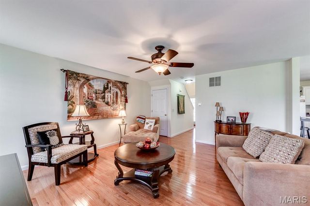 3809 Southern Manor Drive, Mehlville, MO 63125