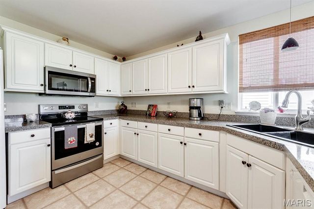 3809 Southern Manor Drive, Mehlville, MO 63125