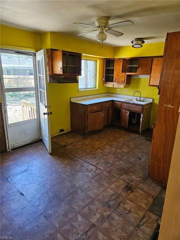 3604 Bosun DR, Chesapeake, VA 23321