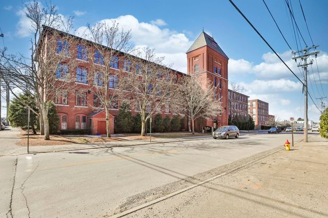 471 Silver St Apt 403, Manchester, NH 03103