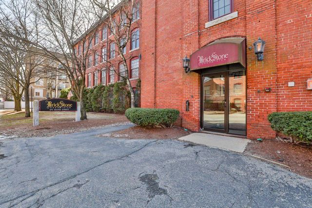 471 Silver St Apt 403, Manchester, NH 03103