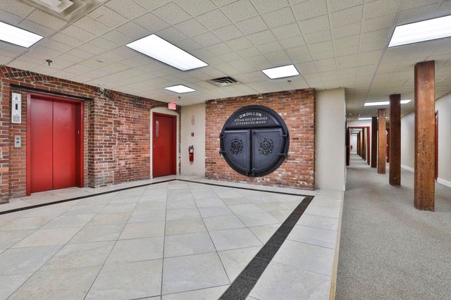 471 Silver St Apt 403, Manchester, NH 03103