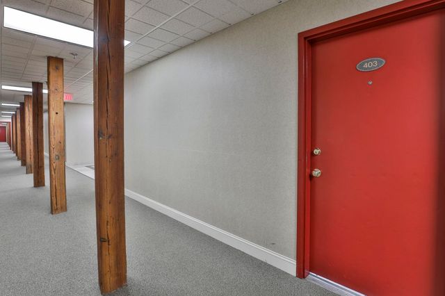 471 Silver St Apt 403, Manchester, NH 03103