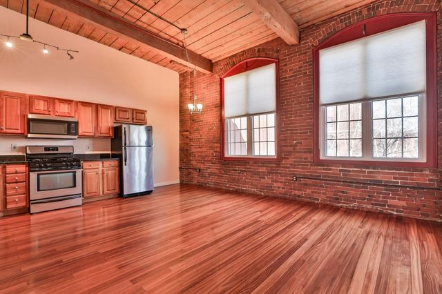471 Silver St Apt 403, Manchester, NH 03103
