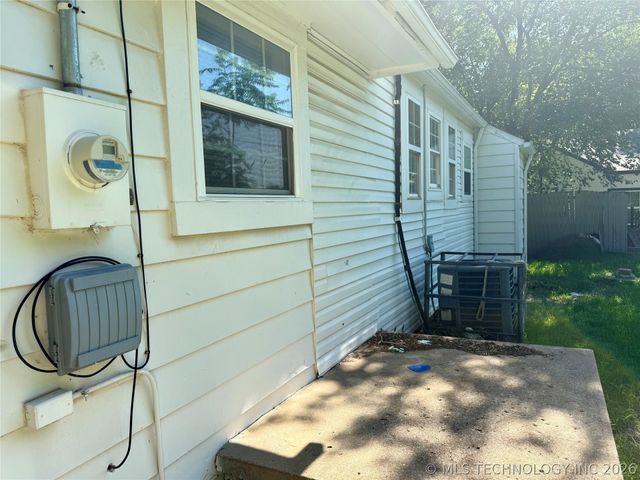 2714 E Newton Place, Tulsa, OK 74110