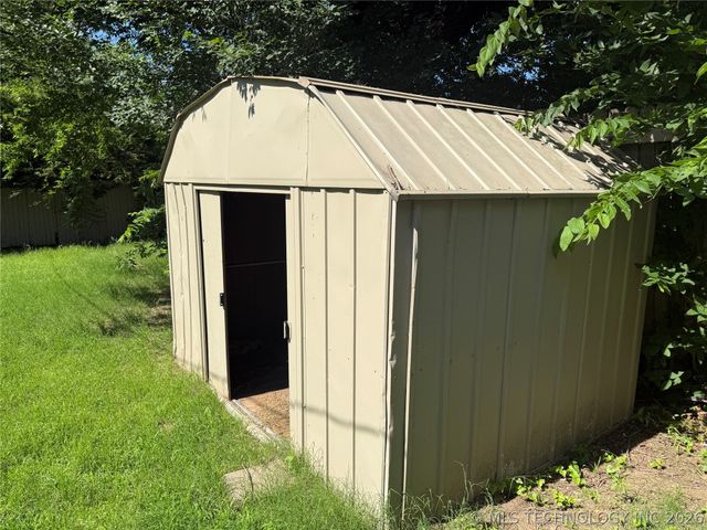 2714 E Newton Place, Tulsa, OK 74110