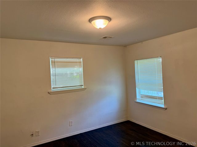 2714 E Newton Place, Tulsa, OK 74110