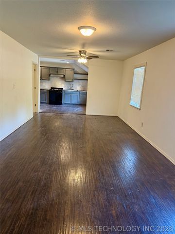 2714 E Newton Place, Tulsa, OK 74110