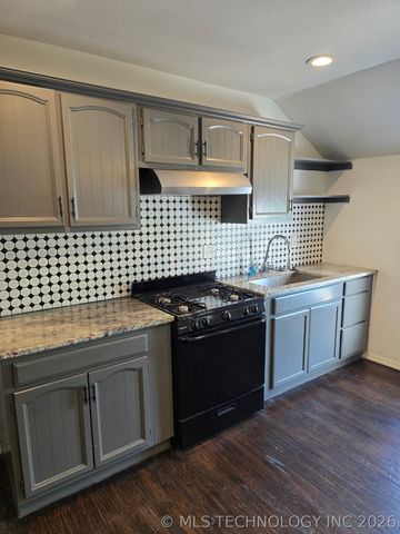 2714 E Newton Place, Tulsa, OK 74110