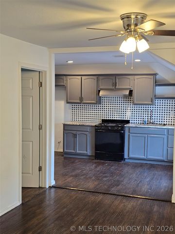 2714 E Newton Place, Tulsa, OK 74110