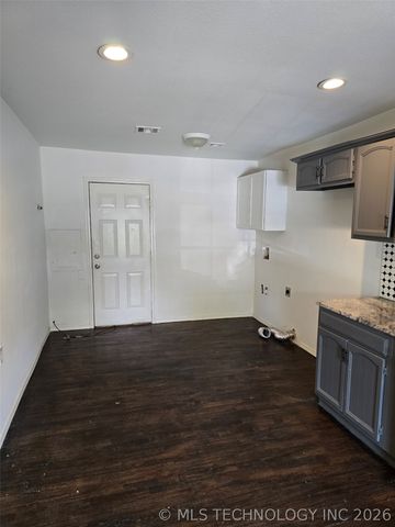 2714 E Newton Place, Tulsa, OK 74110