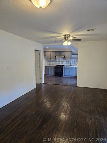 2714 E Newton Place, Tulsa, OK 74110