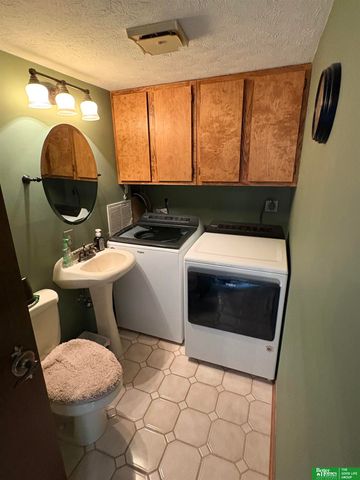 5624 S 92 Plaza, Omaha, NE 68127