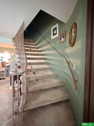 5624 S 92 Plaza, Omaha, NE 68127