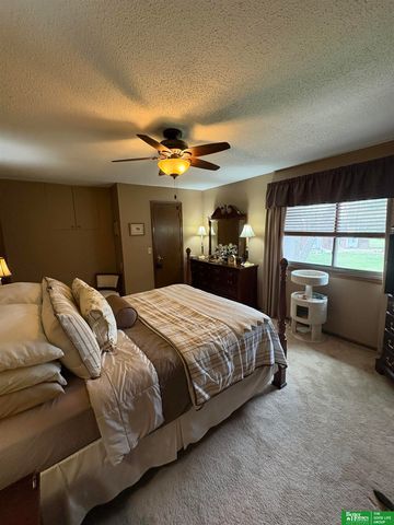 5624 S 92 Plaza, Omaha, NE 68127