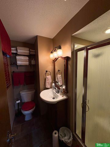 5624 S 92 Plaza, Omaha, NE 68127