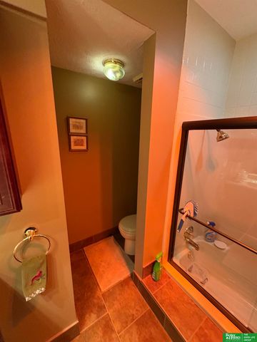 5624 S 92 Plaza, Omaha, NE 68127