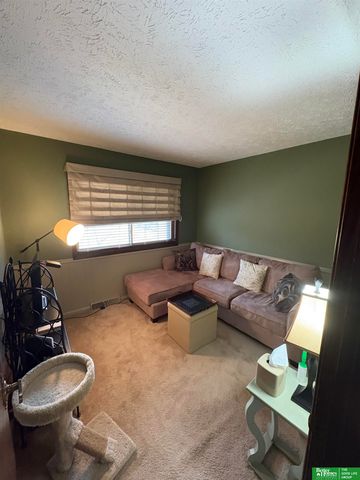 5624 S 92 Plaza, Omaha, NE 68127