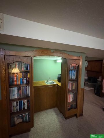 5624 S 92 Plaza, Omaha, NE 68127