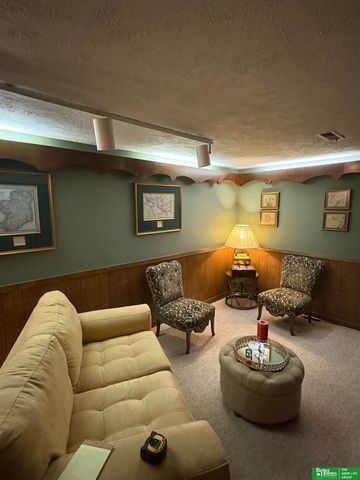 5624 S 92 Plaza, Omaha, NE 68127