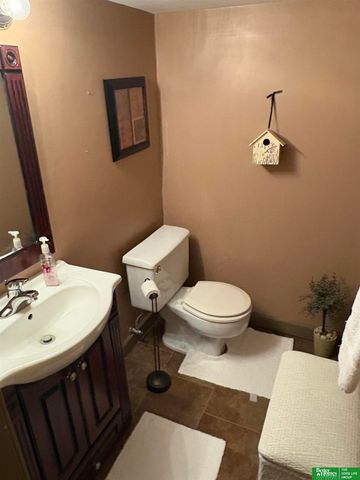 5624 S 92 Plaza, Omaha, NE 68127