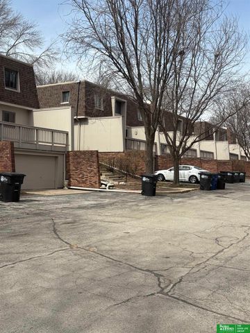 5624 S 92 Plaza, Omaha, NE 68127