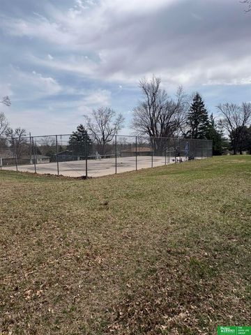 5624 S 92 Plaza, Omaha, NE 68127