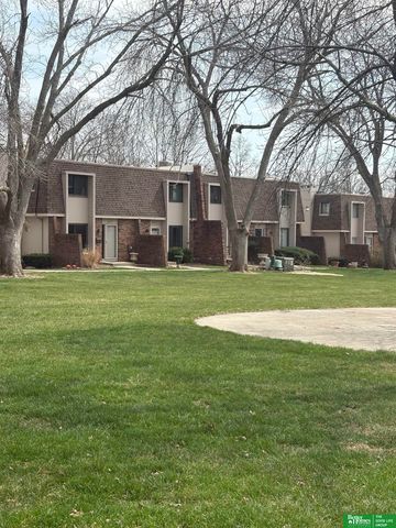 5624 S 92 Plaza, Omaha, NE 68127