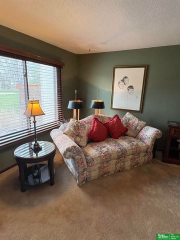 5624 S 92 Plaza, Omaha, NE 68127