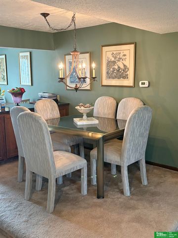 5624 S 92 Plaza, Omaha, NE 68127