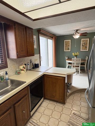 5624 S 92 Plaza, Omaha, NE 68127