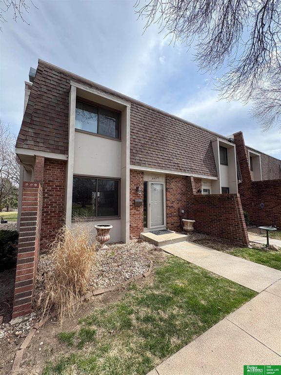 5624 S 92 Plaza, Omaha, NE 68127
