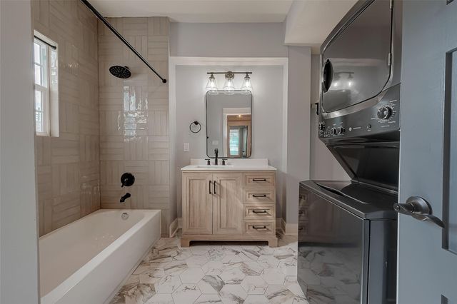 1110 Ave K DOWN, Galveston, TX 77550